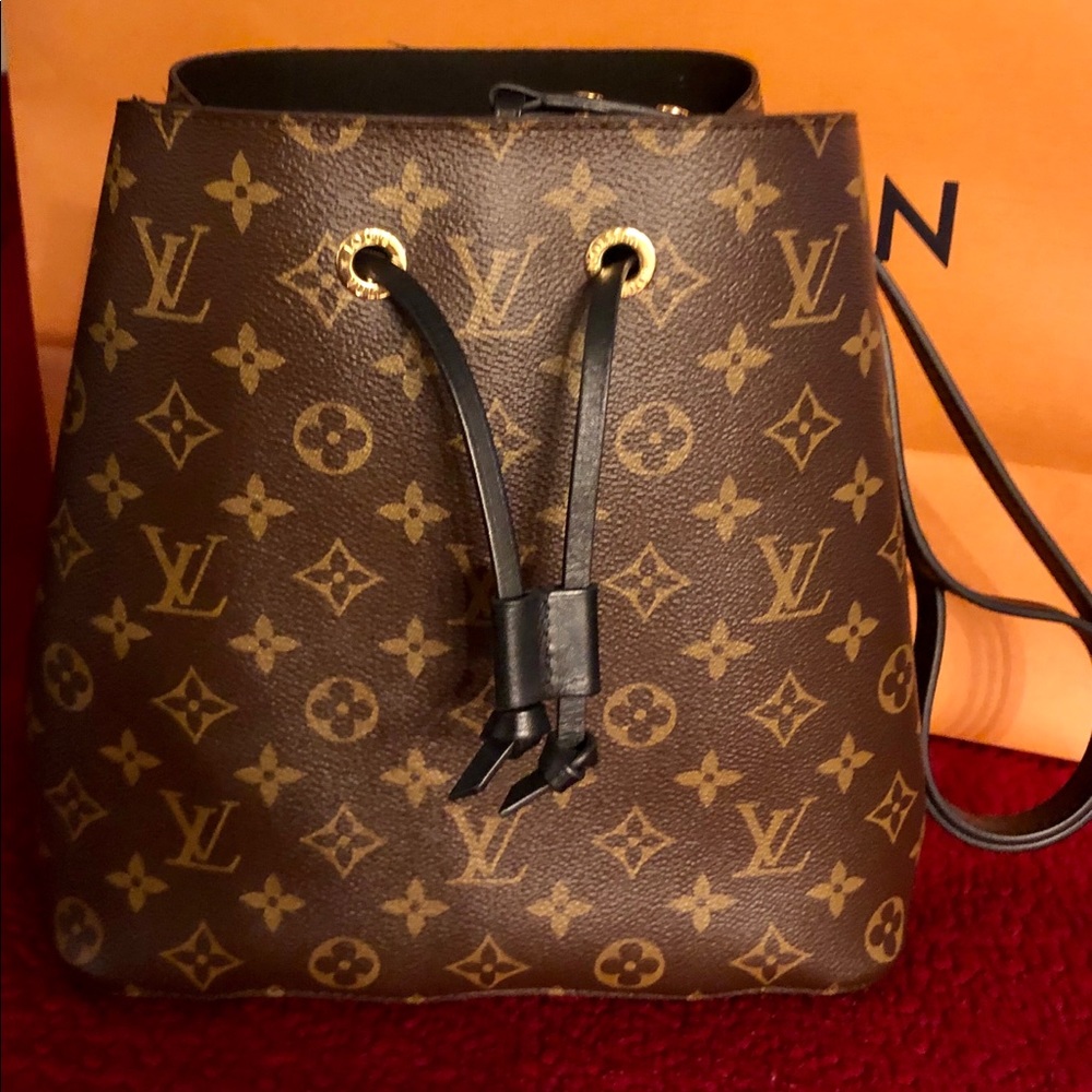 Authentic NÉONOÉ LV